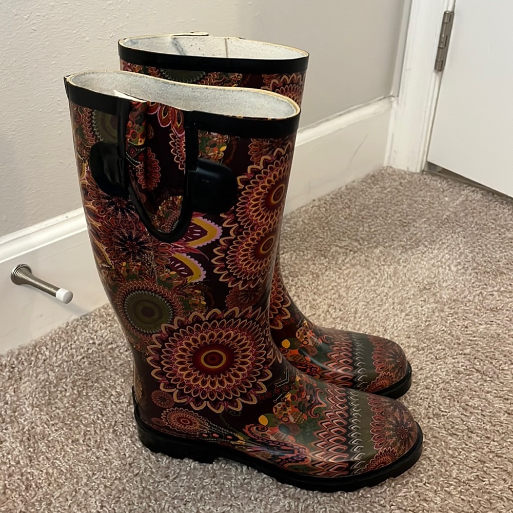 Multi-colored rainboots